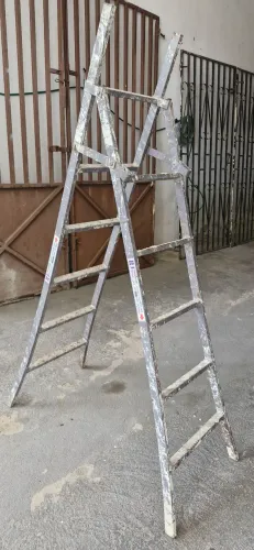 Escada Cavalete 3,30m - até 120kg - Usada