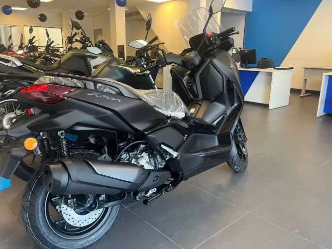 Xmax 300 2026 (zero)