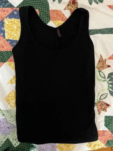 BLUSINHA PRETA DESPOJADA