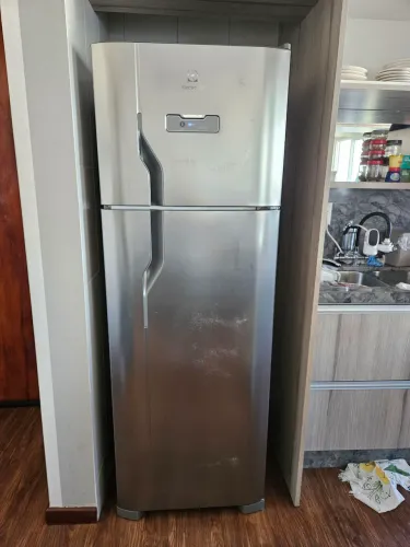 Geladeira Eletrolux 220v 310 litros