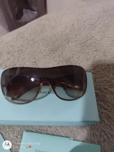 Vendo lindo óculos de sol italiano da Tiffany 