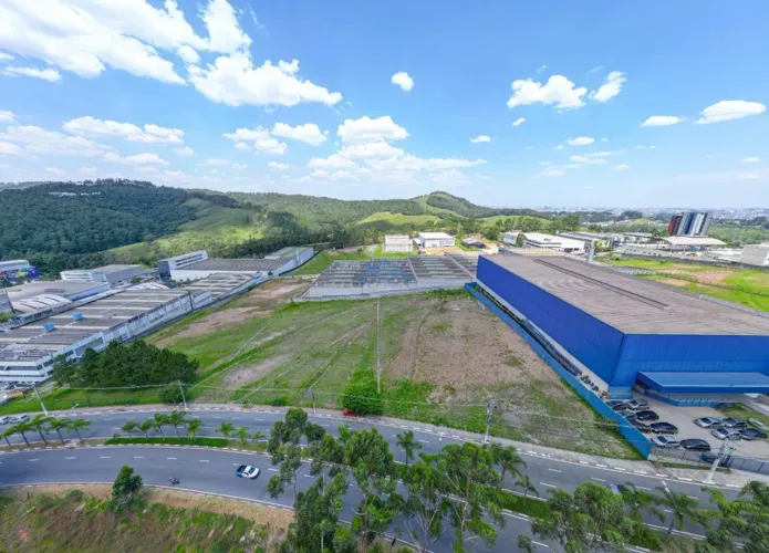 Terreno à venda em Santana de Parnaíba, Tamboré, com 9590 m²