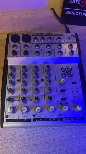 Behringuer ub 802 Mixer de som