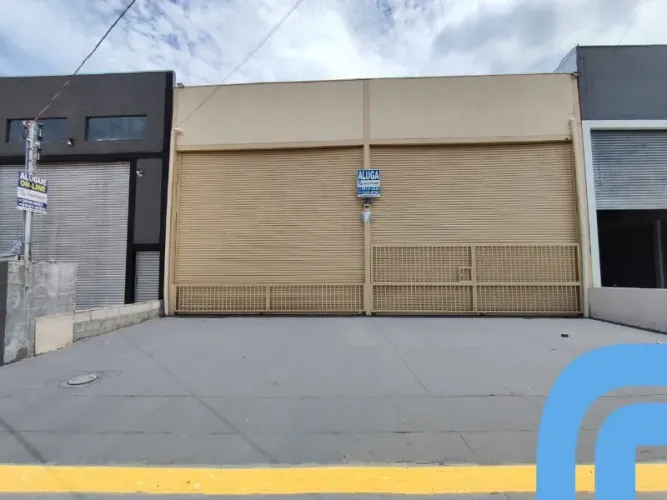 Galpão 290 m² no setor Moinho dos Ventos com telha térmica para locação
