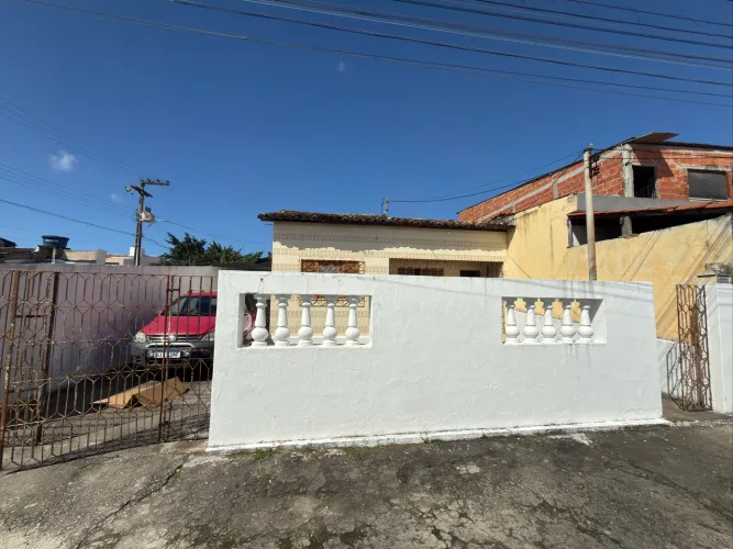 Casa no Bugio de esquina, próximo ao final de linha