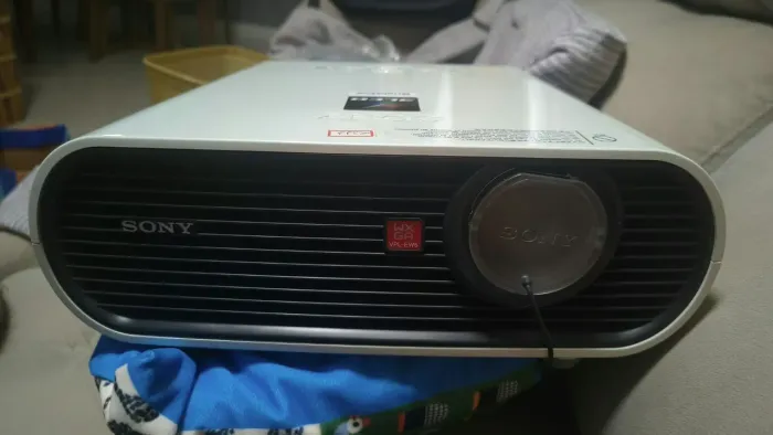 Projetor Sony + tela de projeção