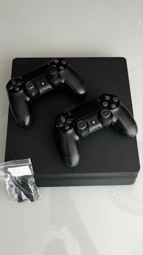 PS4 1TB - SLIM