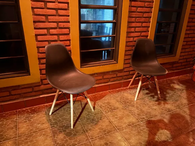 Par de cadeiras Eiffel Charles Eames
