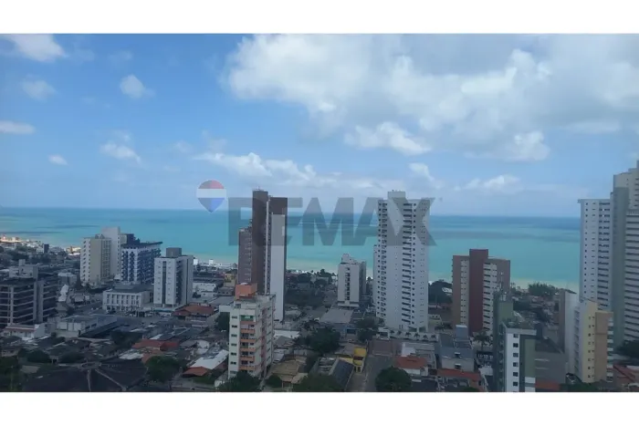 Seu Refúgio em Ponta Negra, de frente para a Praça do Disco Voador