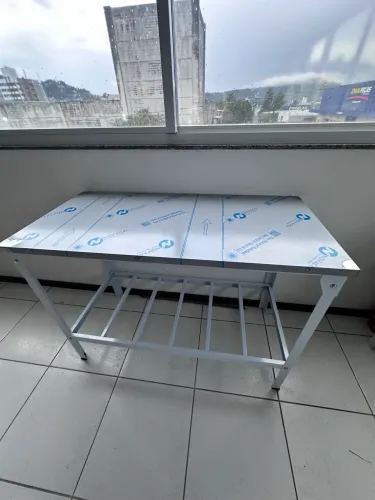 Mesa inox 1170x550x850mm pés Epoxi