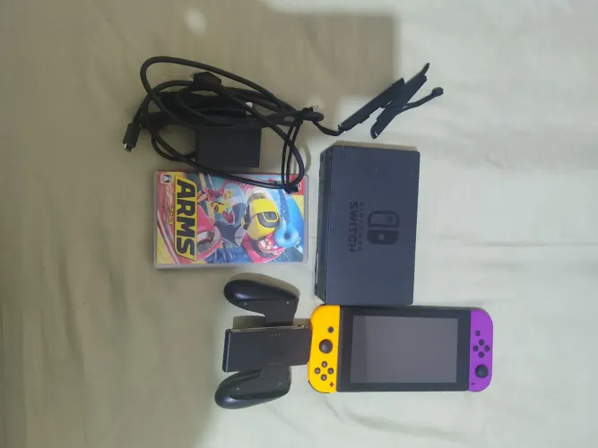 Nintendo Switch V2 Neon impecável 
