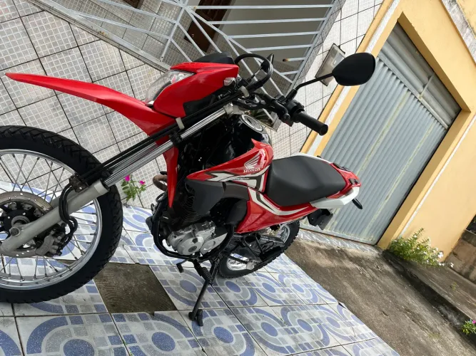 Bros 160 quitada só para transferir de nome com apenas 55,500 km rodados