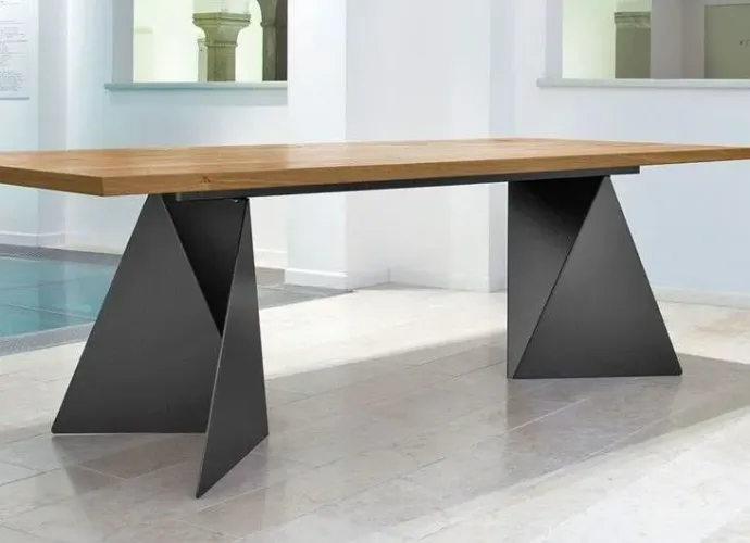 Mesa de metalon e chapa de metal 