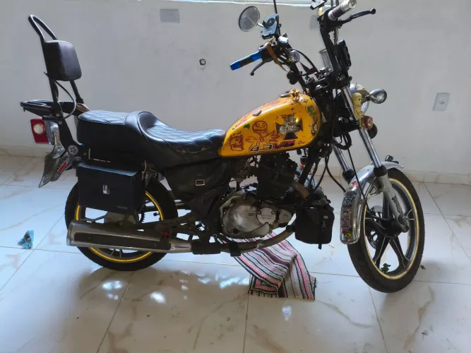 Moto Suzuki intruder 125 2011 tudo em dia