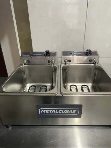 Fritadeira Eletrica 2 Cubas 10 litros FRCE 10 Metalcubas 220v