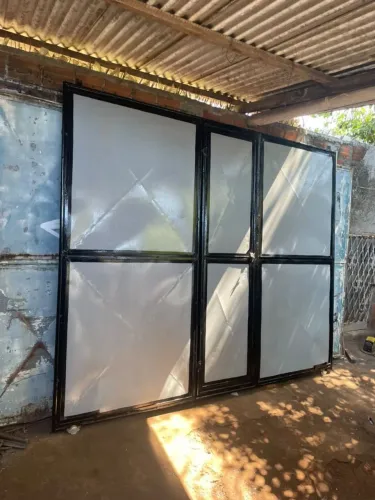 Vende se um portao de corre no precinho interessado é só fala 