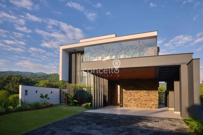 Casa Alto Padrão em Condomínio Fechado na Velha!