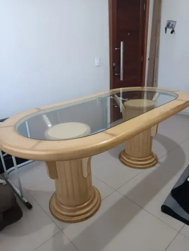 Mesa de madeira maciça 6 a 8 lugares
