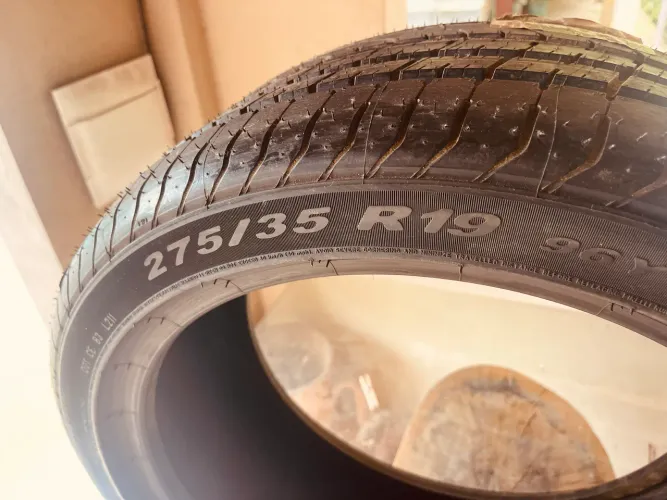 Vendo 4 pneus Pirelli pzero rum flat