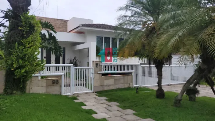 Barra da Tijuca | Casa de Condomínio 5 quartos, sendo 2 suites