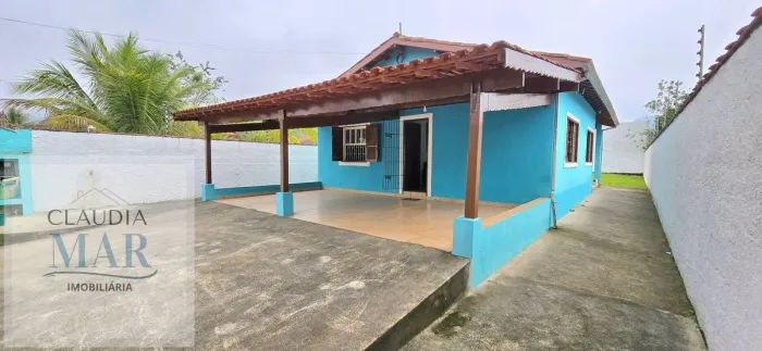 CASA A VENDA - EXCELENTE OPORTUNIDADE A 550M DO MAR