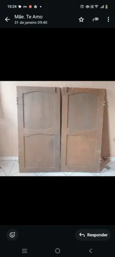 Janela usada de madeira super boa... Minha mãe comprou outra