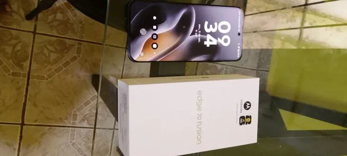 Vendo um celular moto Edge 70 fusium novo