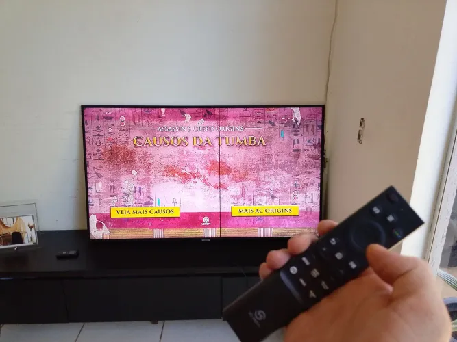 Tv Samsung 60 polegadas 4 k pega mais de 3 mil canais porém tem listra fio de cabelo 
