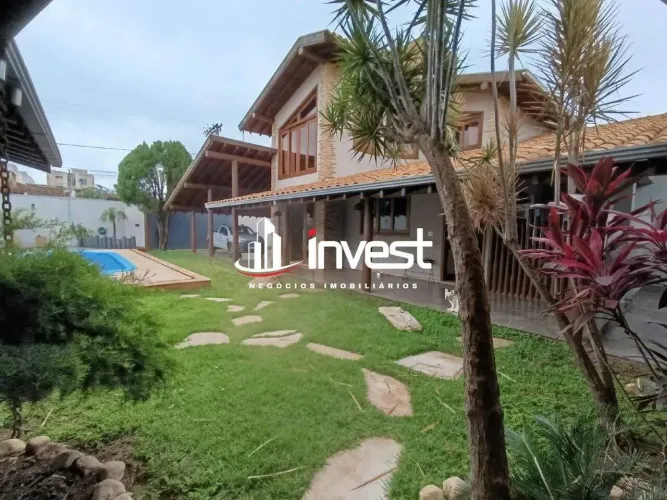 Casa a venda no bairro Olinda, 540 m² de terreno sendo 428 m² de construção, piscina e var