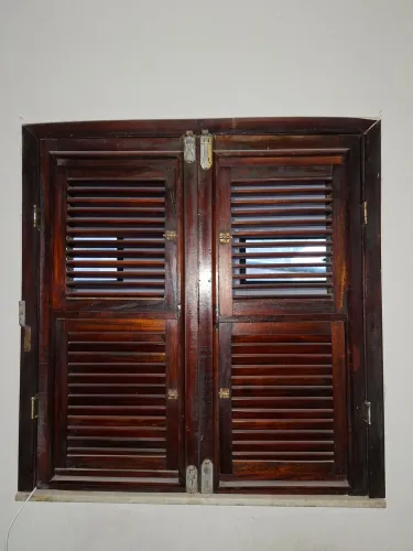 Janela de madeira