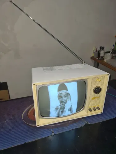 TV Antiga Empire Baby - Valvulada