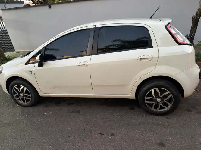 Fiat Punto Attractive 1.4 Fire Flex 8V 5P 2016
