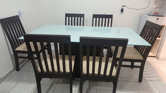 Mesa com 6 cadeiras