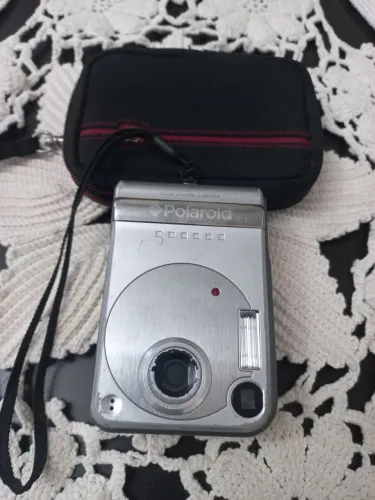 Antiga câmera digital Polaroid 3379 a pilha memória interna sem cartão