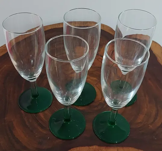 Jogo de taças de cristal base verde