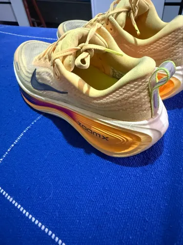 Tênis Nike Vomero Plus
