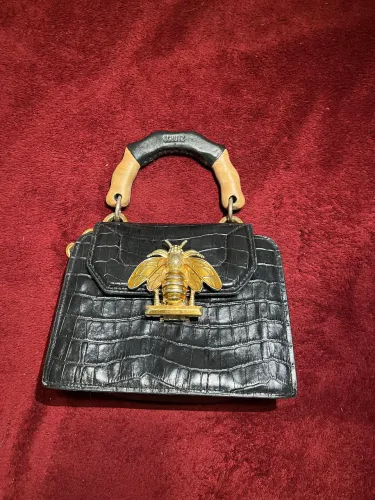 Bolsa schutz com alça de madeira