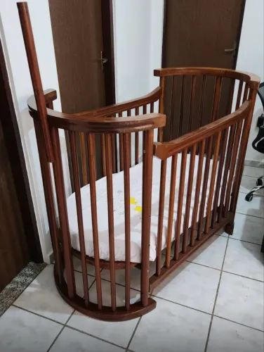 Berço de luxo , todo em madeira  de qualidade 