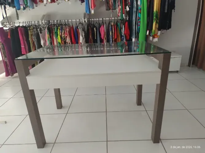 Mesa Expositora em MDF - 80cm x 1,22cm x 90cm