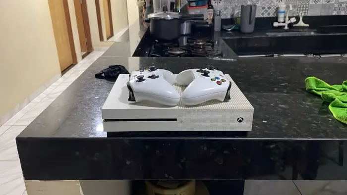 ? Xbox One S 1TB + 2 Controles 