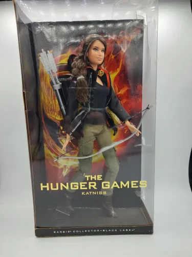 Boneca Barbie Collector - Katniss | The Hunger Games (Black Label) - Usada