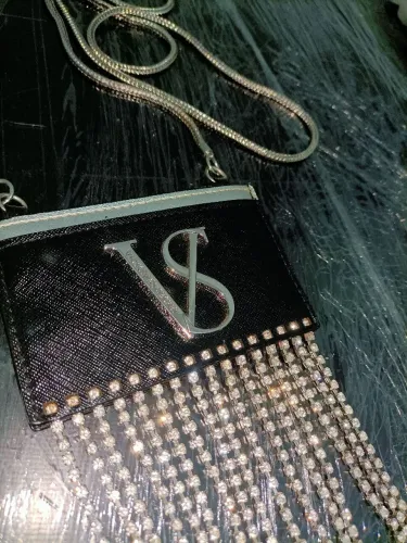 Carteira Clutch Victoria's Secret com strass