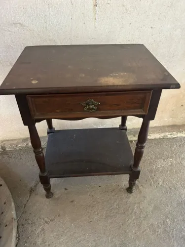 Mesa - criado mudo estilo colonial