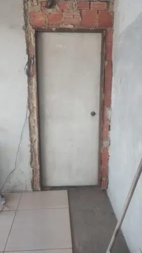 Porta de divisória Eucatex com caixonete