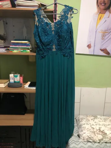Vendo vestido de festa