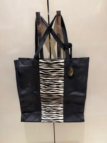 Bolsa de Couro com detalhe animal print
