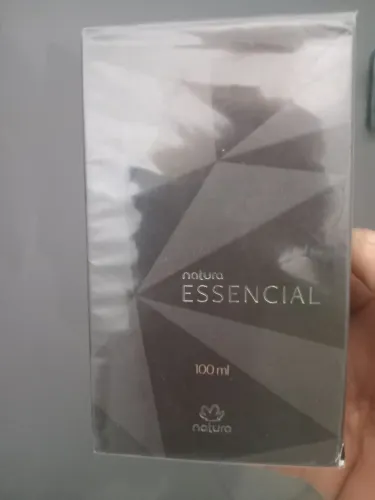 2 perfumes enssencial e biografia novos fechados ambos originais ganhei na rifa