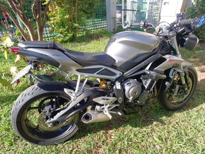 Triumph street triple Rs 765cc