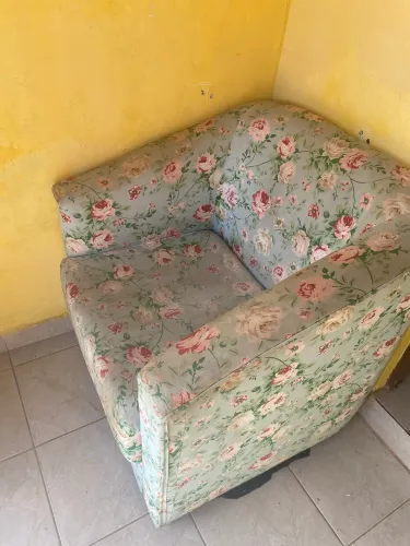 Vendo poutrona confortável preço negociável 