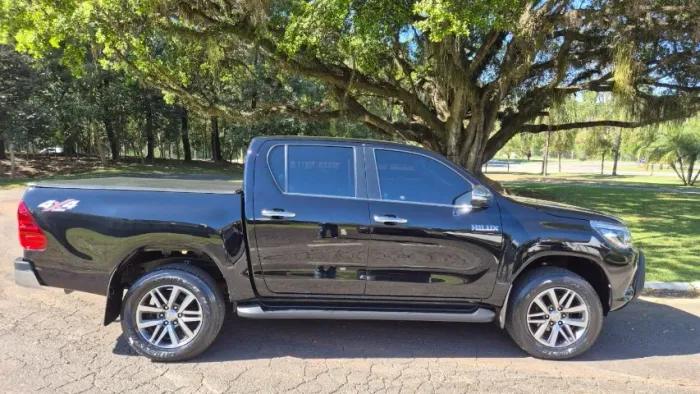 Toyota Hilux CD SRX 4X4 2.8 TDI 16V Diesel Aut. 2017